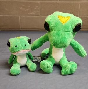 Geico gecko green plush 4" and 2" key chain yellow hearts on head, back & tail